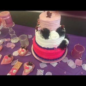 Meet your Posher, Demeshia